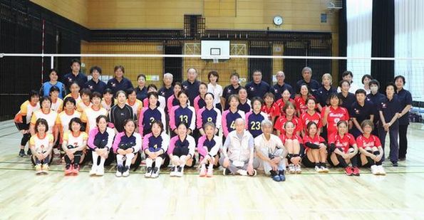 差木地家庭婦人チームと大島交流会参加者